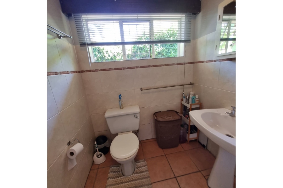 To Let 4 Bedroom Property for Rent in Beacon Bay Eastern Cape